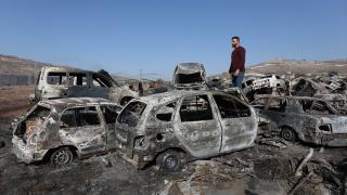 İşgalci israilliler, Batı Şeria'da bir yedek parça deposunu ateşe verdi