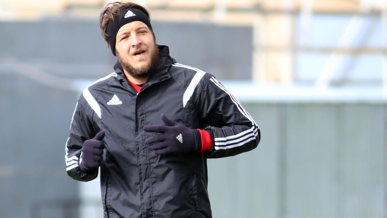 Eski futbolcu Batuhan Karadeniz hakkında yasa dışı bahisten kırmızı bülten kararı