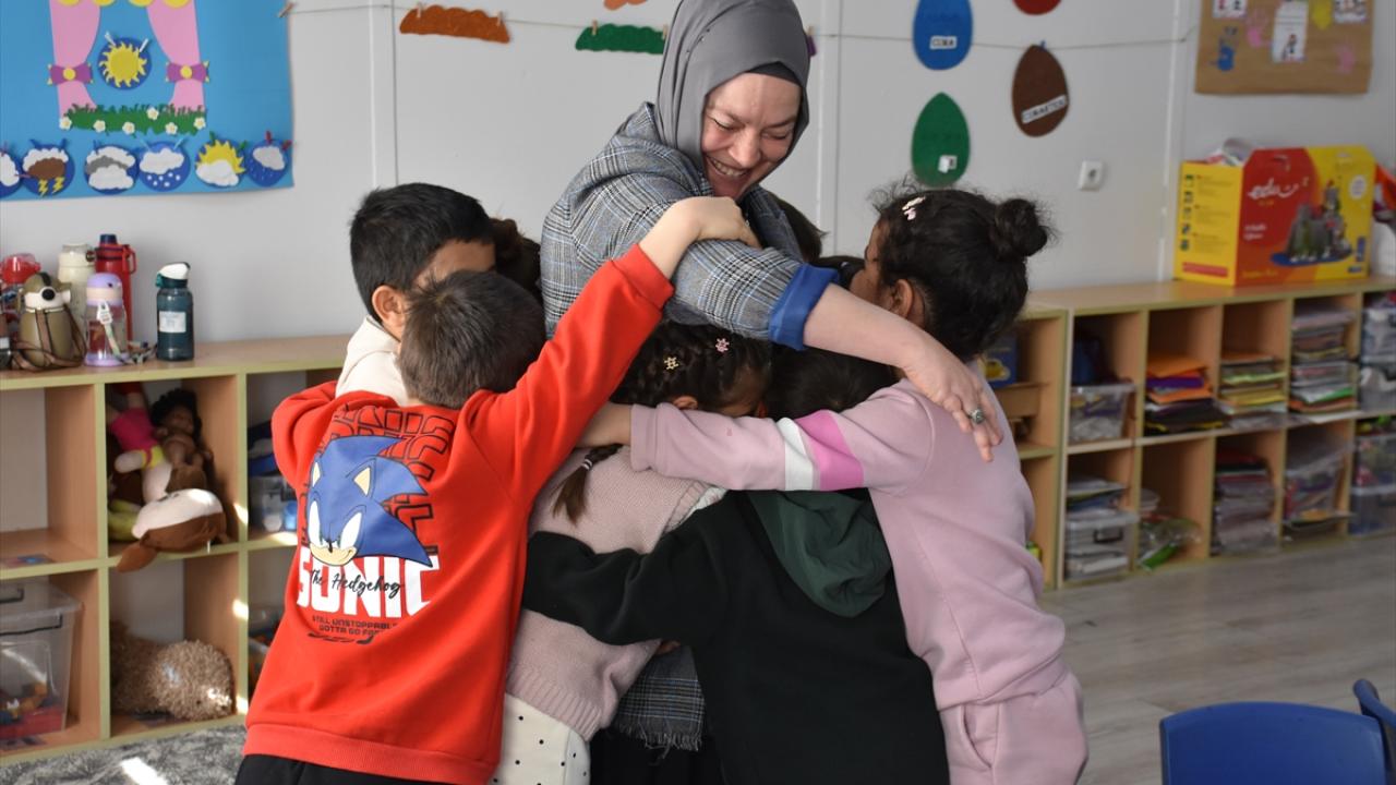 Çiğdem öğretmeni memleket özlemi de kanserle mücadelesi de Şırnak'tan koparamadı
