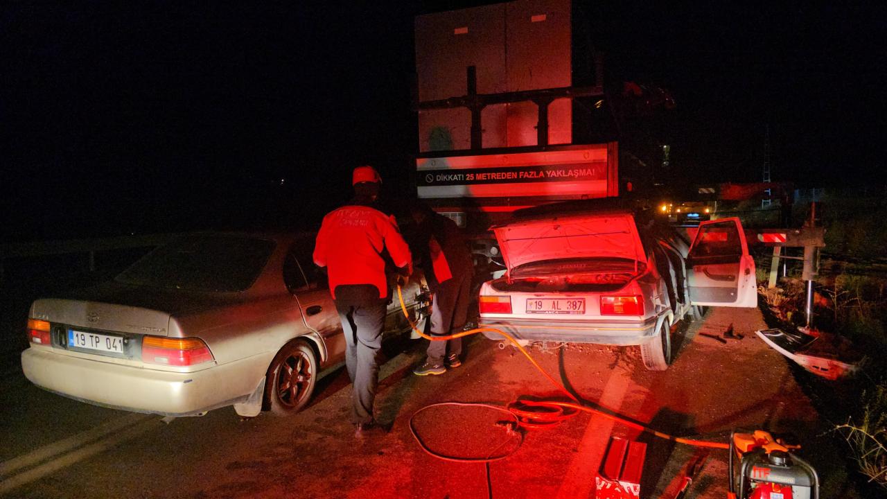 Çorum'da iki otomobilin vince çarptı: 1 ölü, 1 yaralı