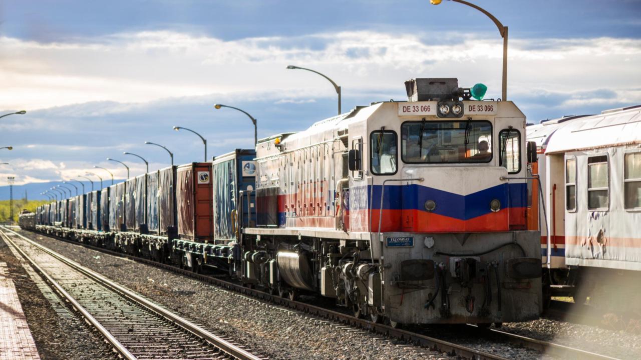 Demir yollarındaki iltisak hatlarında 150,5 kilometrelik 9 projede yapım çalışması sürüyor
