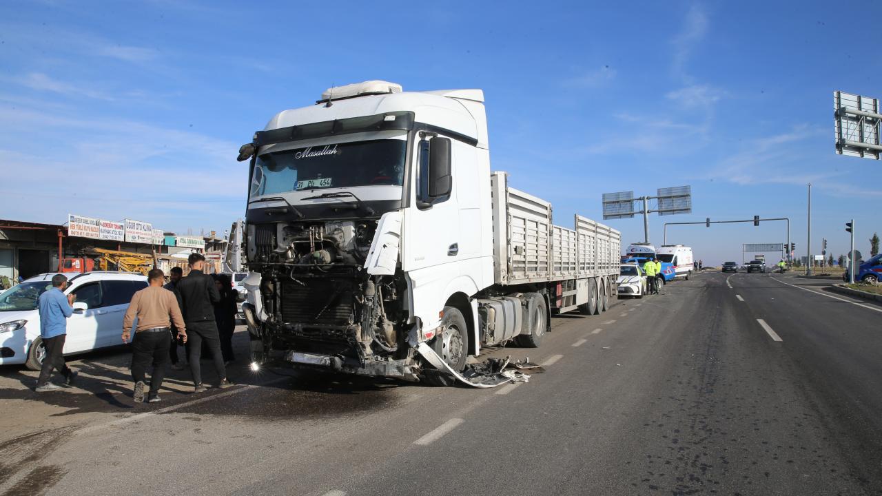 Diyarbakır’da feci kaza: 2 kişi öldü, 3 kişi yaralandı