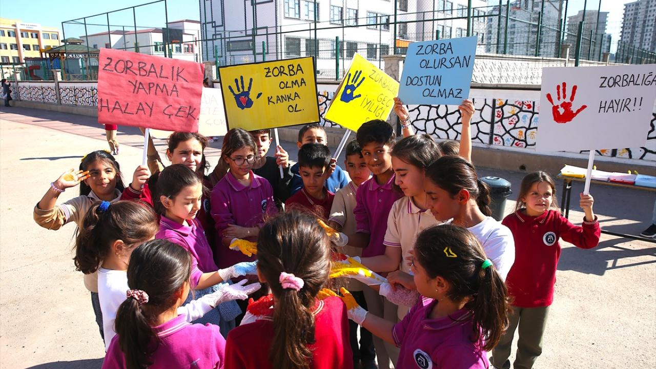 Diyarbakır'da öğrenciler "akran zorbalığı"na karşı etkinliklerle bilinçlendiriliyor