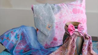 Çorum'da eskiyen kıyafetler ebru desenleriyle yenileniyor