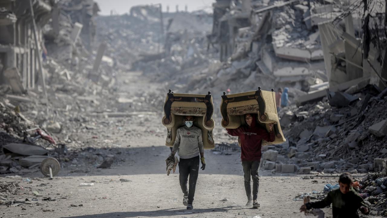 İsrail'in ateşkesi ihlal ederek Gazze'ye düzenlediği saldırılar sonucu Filistinliler göç etmeye başladı