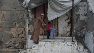 Gazze'de Filistinli ailelerin enkaz arasındaki günlük yaşamı