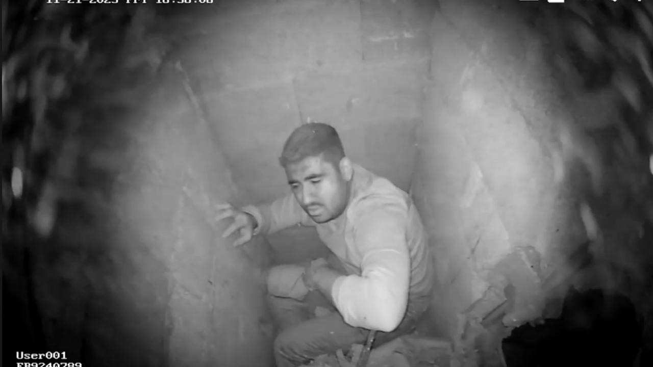 Kablo çekerken havalandırma boşluğuna düştü, duvar kırılarak kurtarıldı