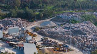 İzmir Buca'da belediye şantiyesinde çöp depolanmasına tepki