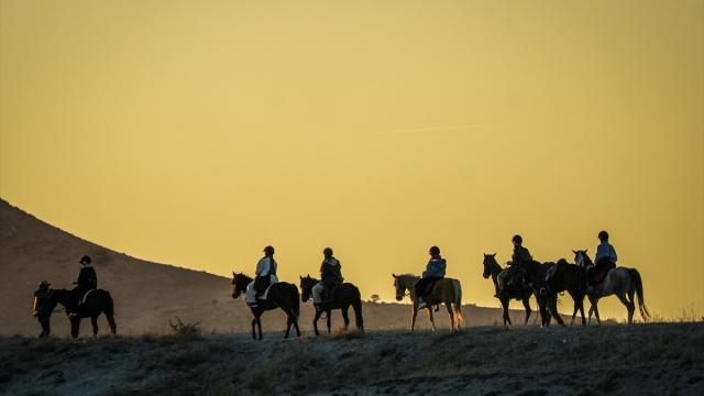 Kapadokya’da arazi araçları ve atlarla yapılan turlar ilgi görüyor
