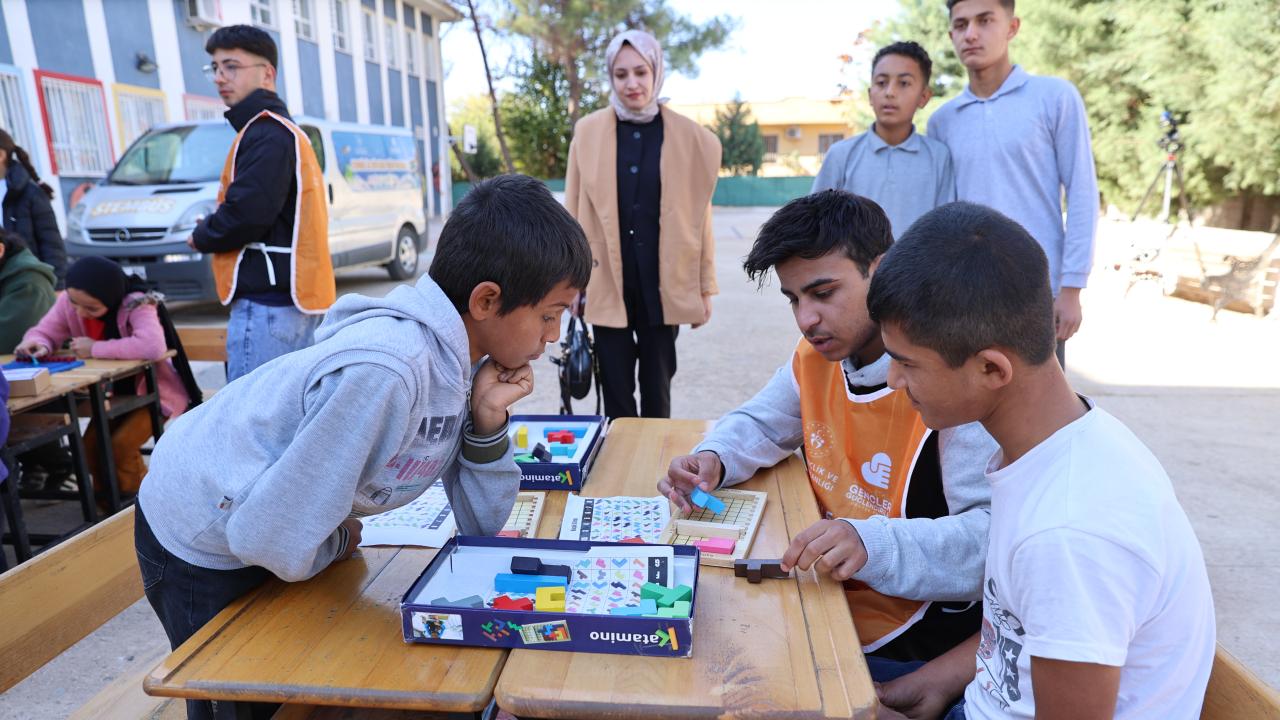 Öğretmenler kırsaldaki öğrencilere bilim ve teknoloji taşıyor