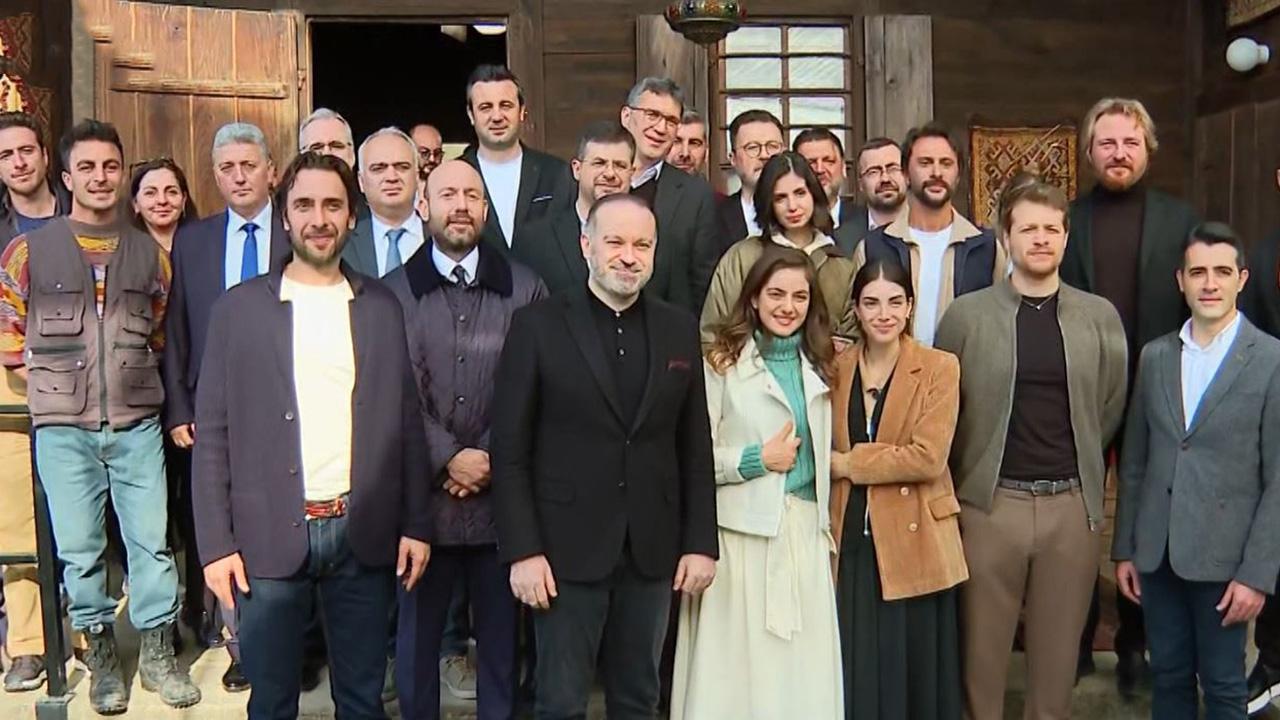 TRT Genel Müdürü Sobacı'dan "Taşacak Bu Deniz" dizisinin setine ziyaret