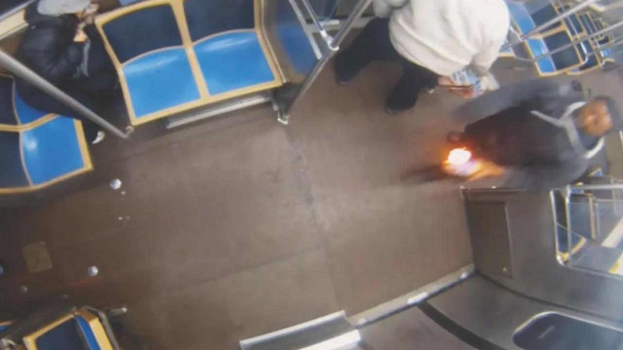 Trende bir kadını ateşe verdiği iddia edilen zanlıya federal terör suçlaması