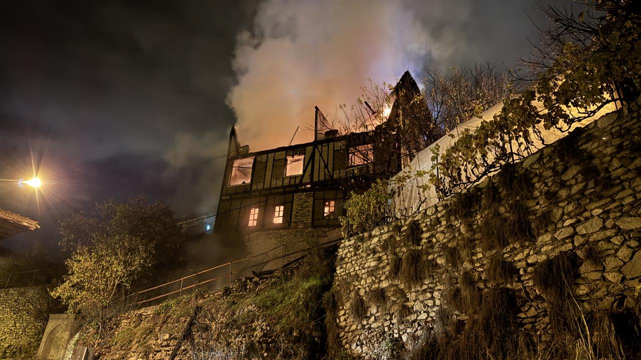 Safranbolu'da tarihi konak küle döndü