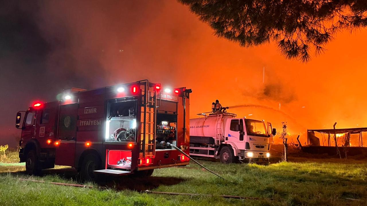 İzmir'de çöp depolama alanında yangın çıktı