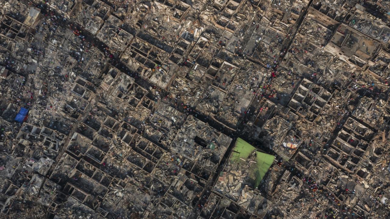 Bangladeş’te gecekondu mahallesinde çıkan yangında 1500'e yakın ev yandı