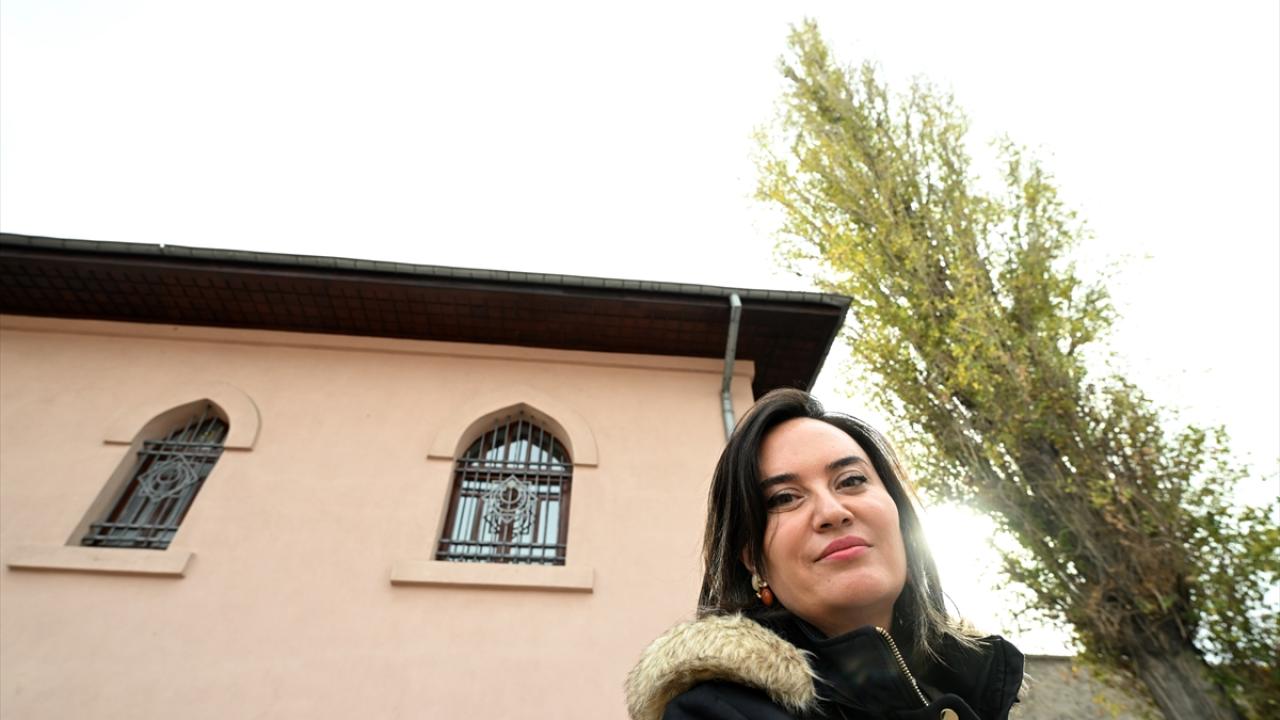 "Buradaki tüm yaşanmışlıklara şahit olan bir ağaç"