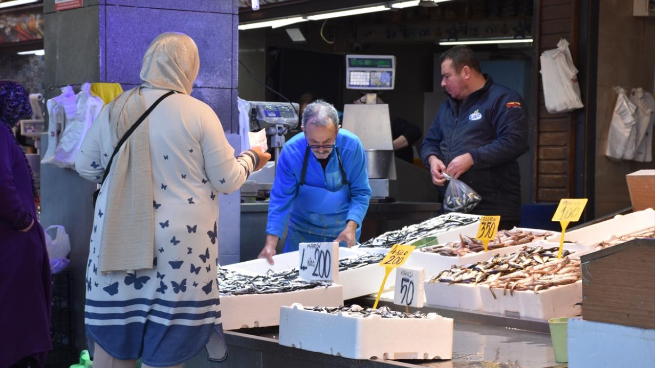 Trabzon'da hamsinin kilogramı 50 liradan satılıyor