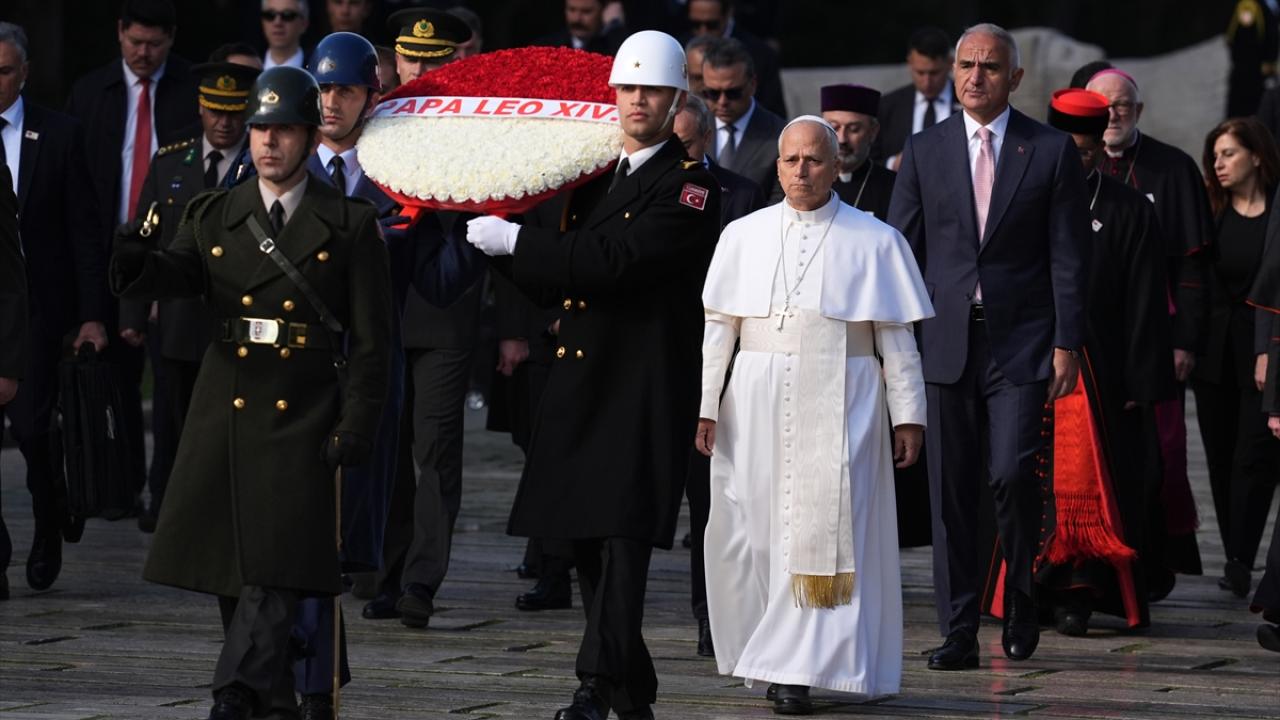 Resmi ziyaret Anıtkabir`de başladı