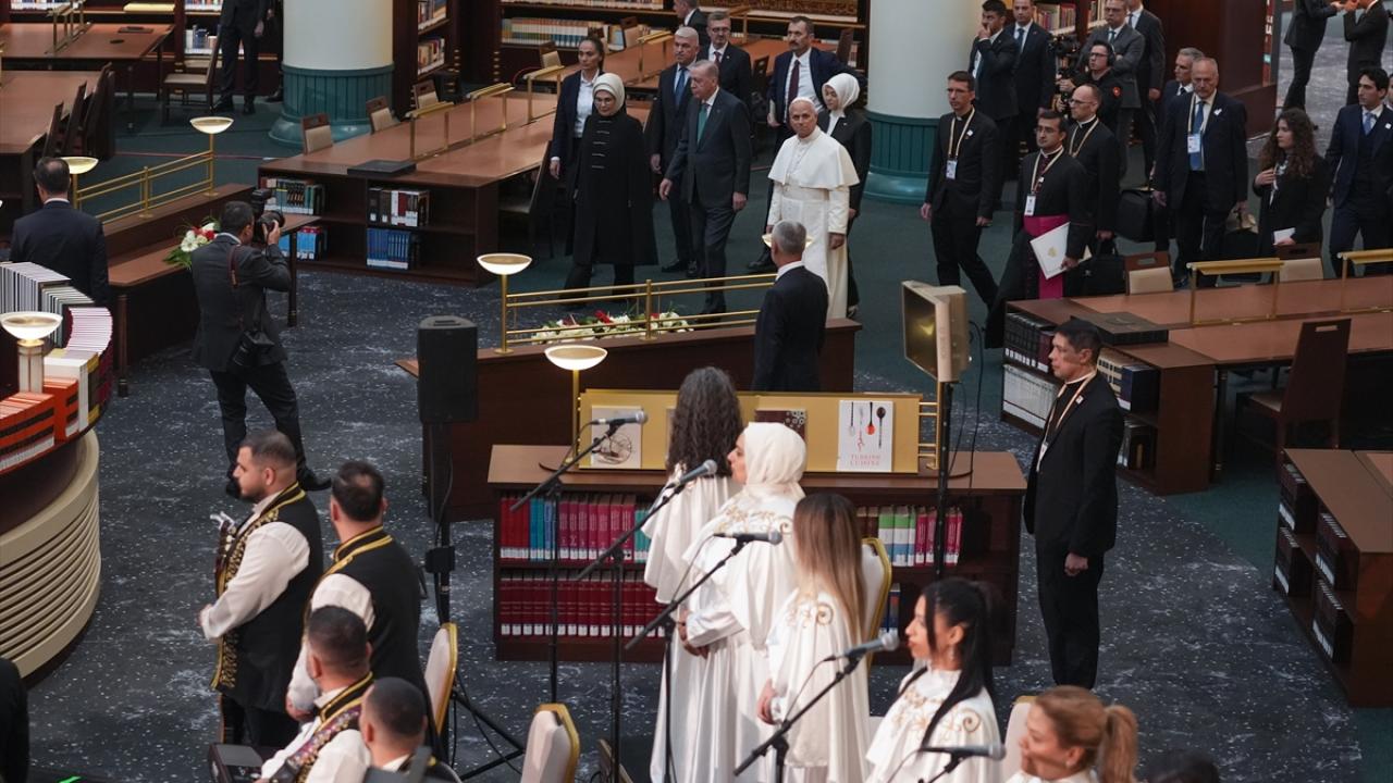 Cumhurbaşkanı Erdoğan ve Papa 14. Leo, dünyaya mesajlarını Cihannüma Salonu`ndan verdi