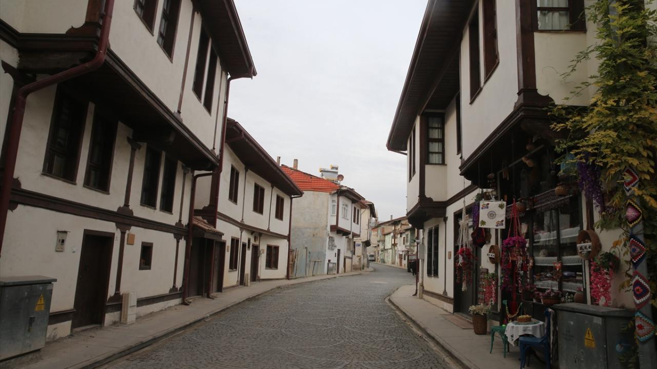 Zamana direnen tarihi Zile Evleri turizme kazandırılıyor