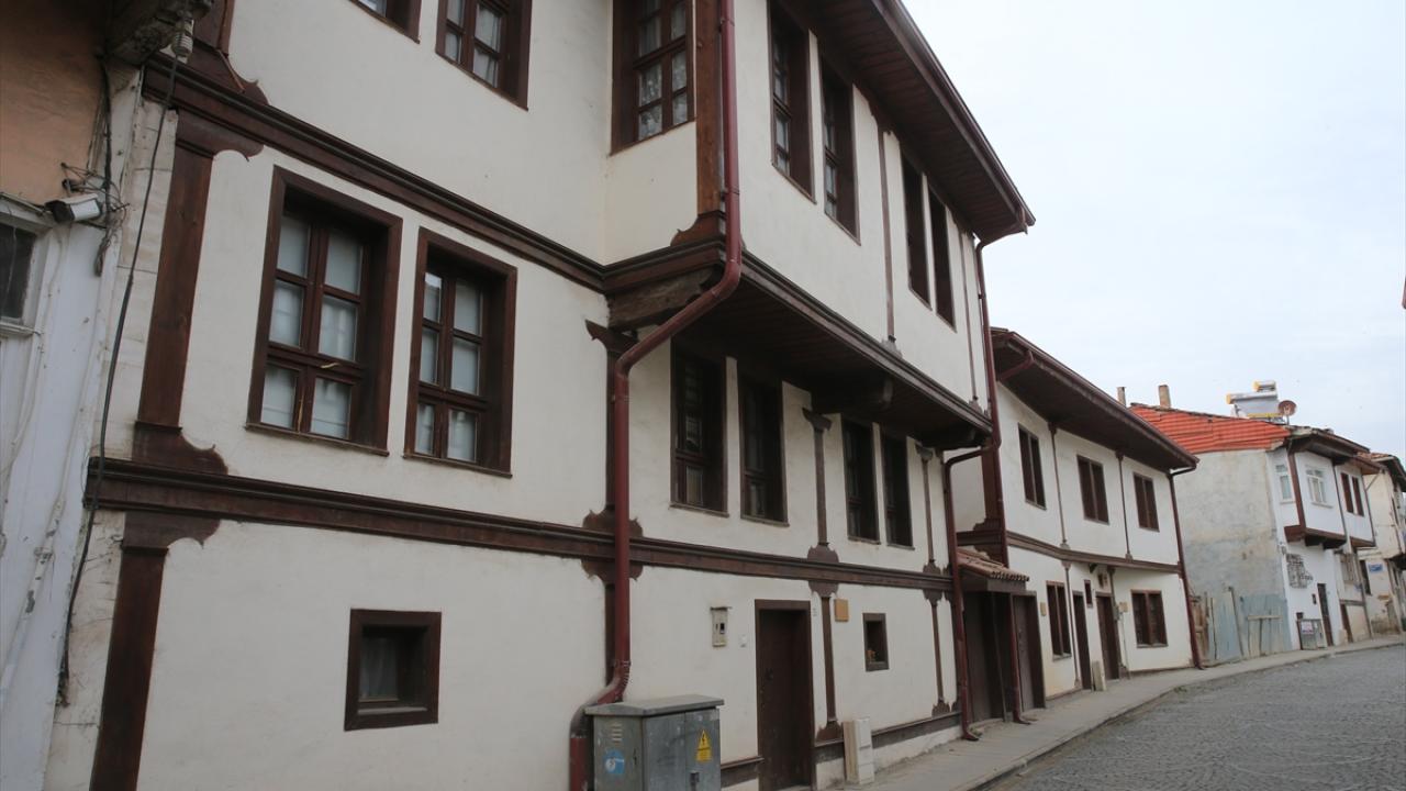 Zamana direnen tarihi Zile Evleri turizme kazandırılıyor