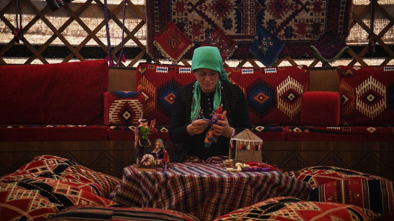 "Elimiz kolumuz bağlı oturamıyoruz"