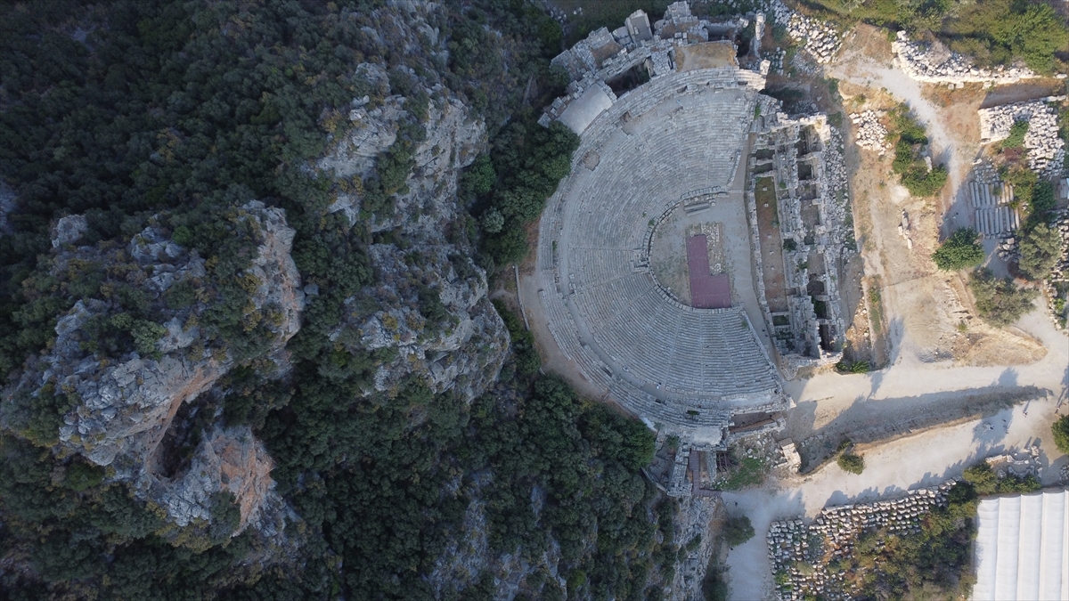 Termessos`taki tiyatro eşsiz manzaralarıyla misafirlerini büyülüyor