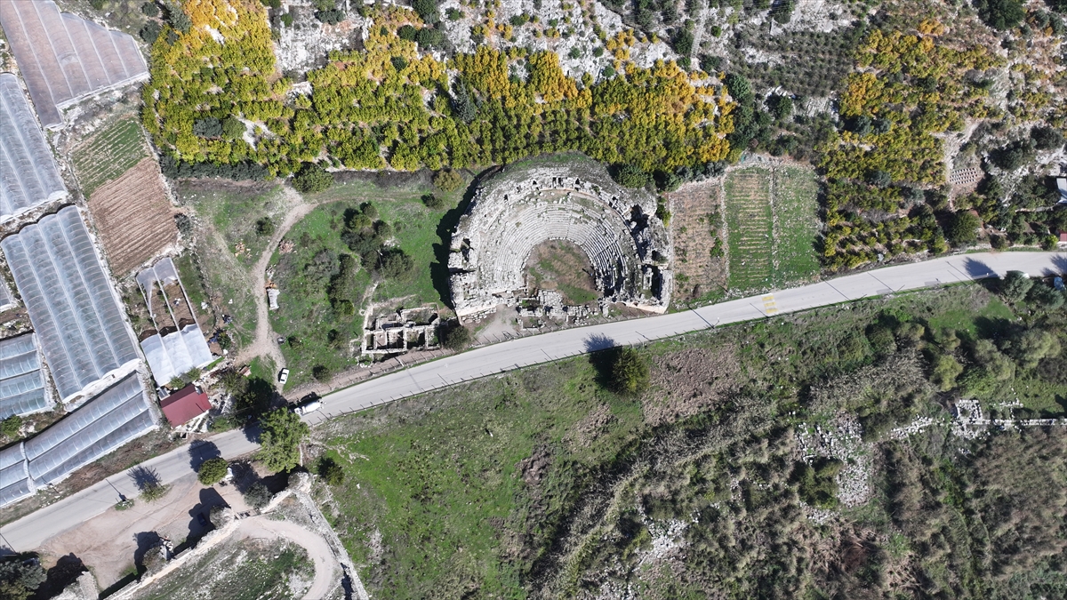 "Vahşi hayvan-insan mücadelesi tarzı gösteriler yapılıyor"