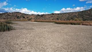 Azap Gölü'nde kuraklık nedeniyle sular çekildi