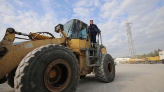 Kocası ve oğlunun karşı çıkmasına rağmen dozer operatörü oldu
