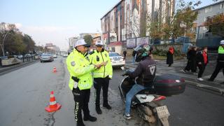 Polisten kuryeye sıcak destek: "Ellerimden daha çok kalbimi ısıttı"