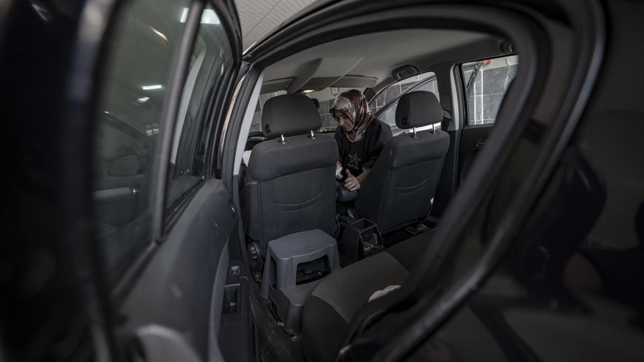 Erzurum'da kadınlar oto yıkama sektörüne adım attı