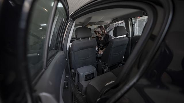 Erzurum'da kadınlar oto yıkama sektörüne adım attı