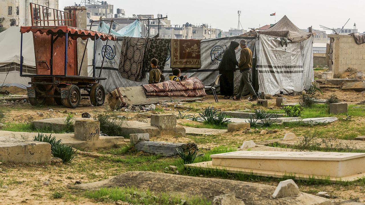 Gazze’de yaşam mezarlıklara sıkıştı