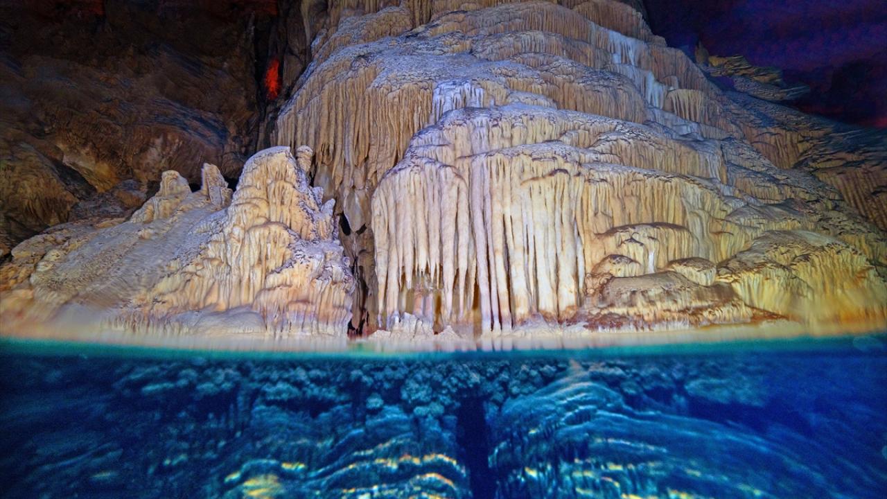 Gilindire Mağarası'ndaki gölün barındırdığı zenginlikler su altı kamerasında