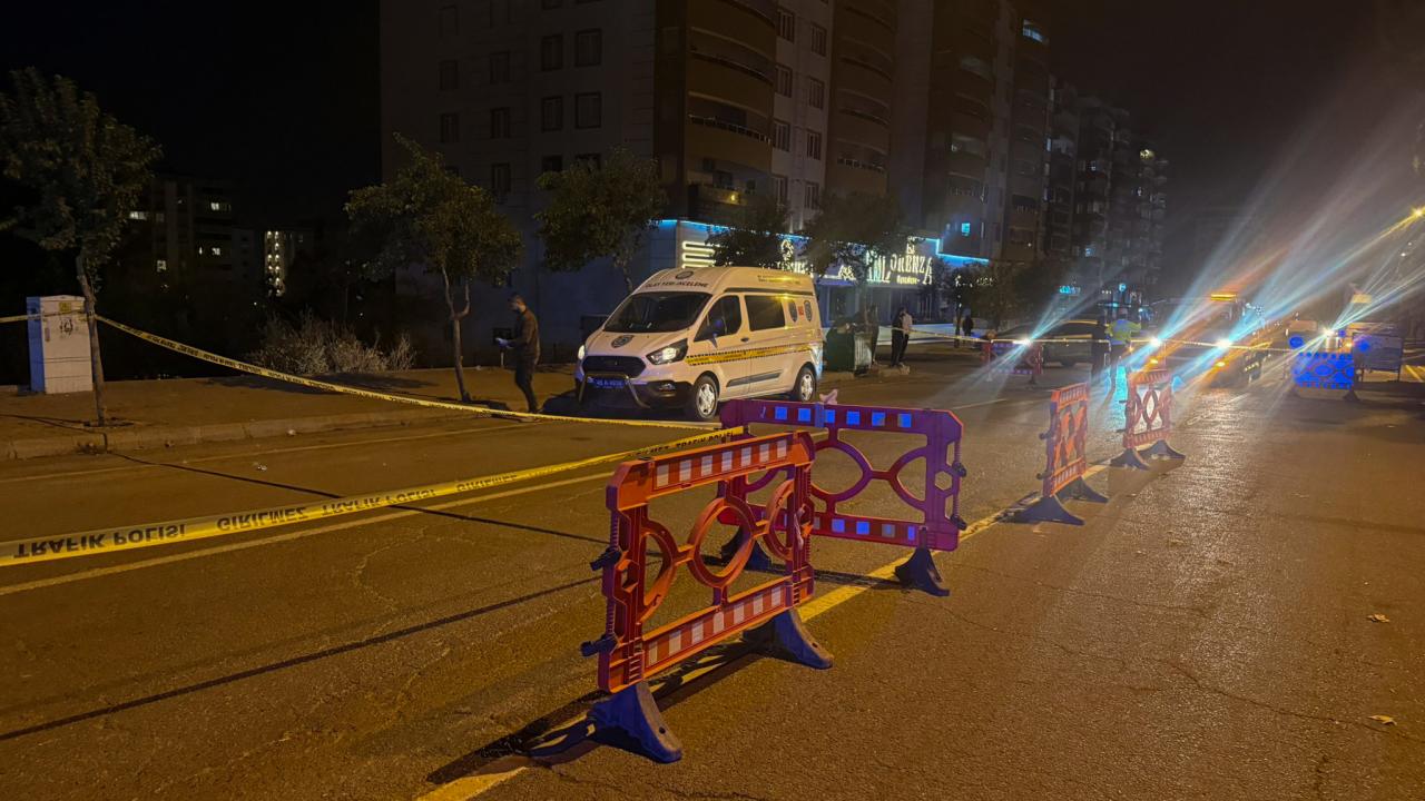 Kahramanmaraş'ta kamyonete çarpan motosikletteki 2 kişi öldü