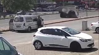 Kayseri'de hızla giden otomobil kamyona çarptı