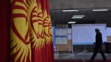 Kırgızistan'da halk erken milletvekili seçimleri için sandık başında