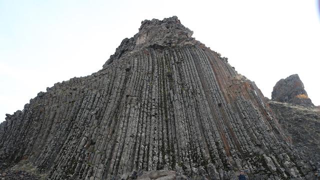 Muş'ta beşgen bazalt kayalıklar ilgi çekiyor