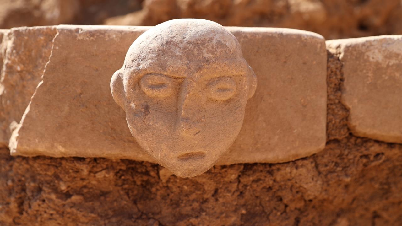 Sefertepe'deki sanatsal farklılık, 10 bin yıllık insan yüzü kabartmalarıyla ortaya çıktı