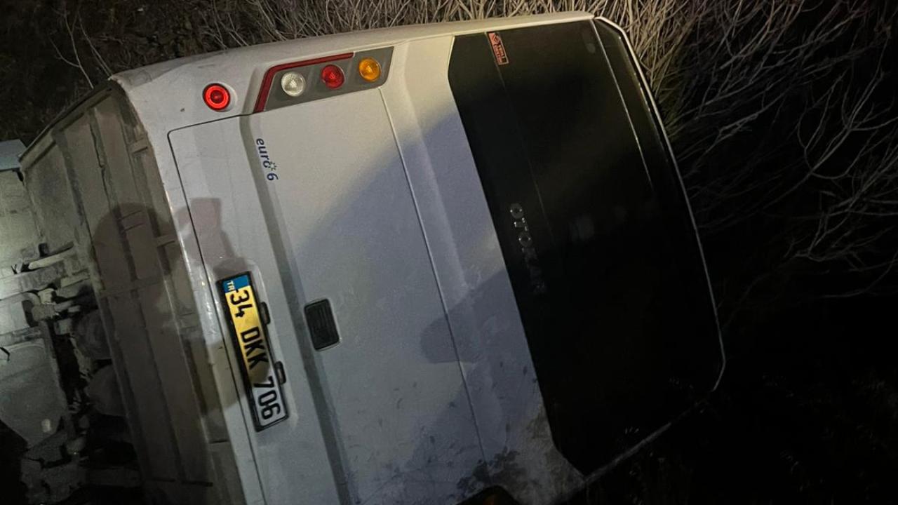 Siirtte maden işçilerini taşıyan midibüs uçuruma yuvarlandı