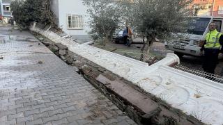 Mersin'de su borusu patladı: Siteleri su bastı, istinat duvarı yıkıldı