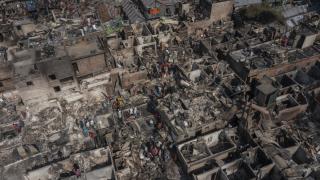 Bangladeş’te gecekondu mahallesinde çıkan yangında 1500'e yakın ev yandı