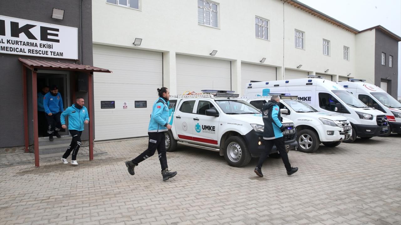 Muş'ta UMKE görevlileri, zorlu eğitimlerle çetin kış şartlarına hazırlanıyor