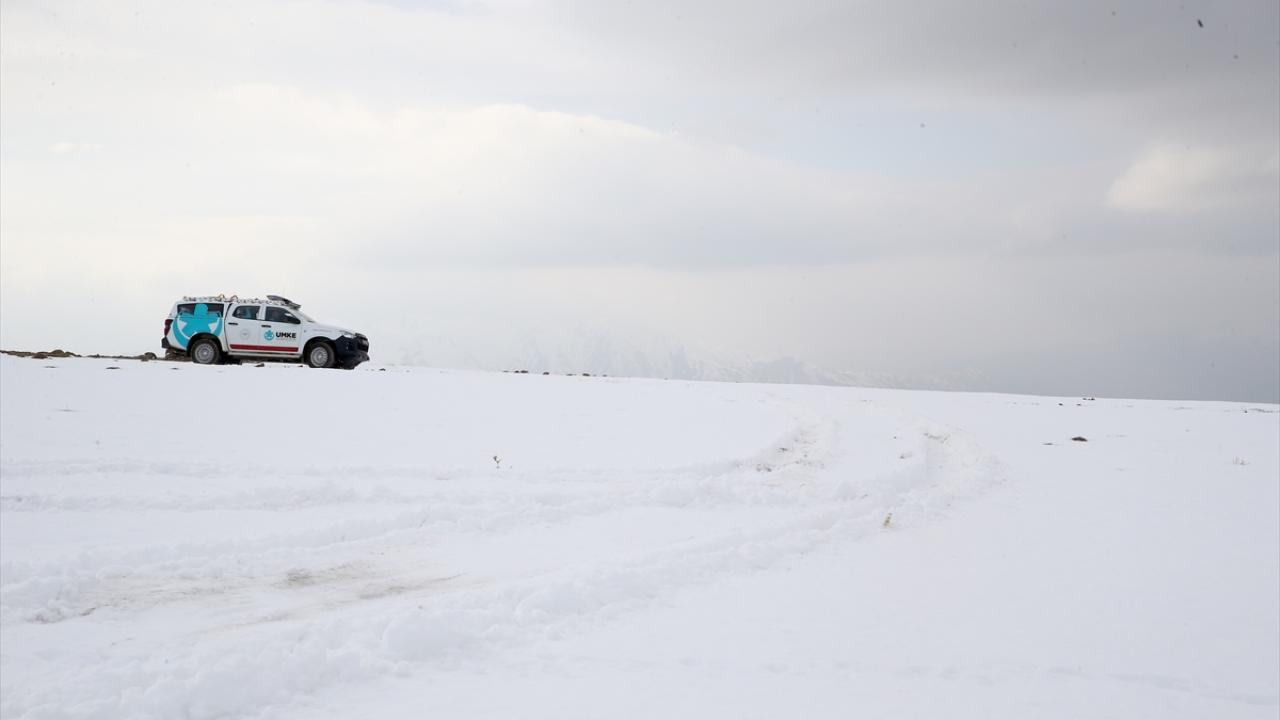 Muş'ta UMKE görevlileri, zorlu eğitimlerle çetin kış şartlarına hazırlanıyor