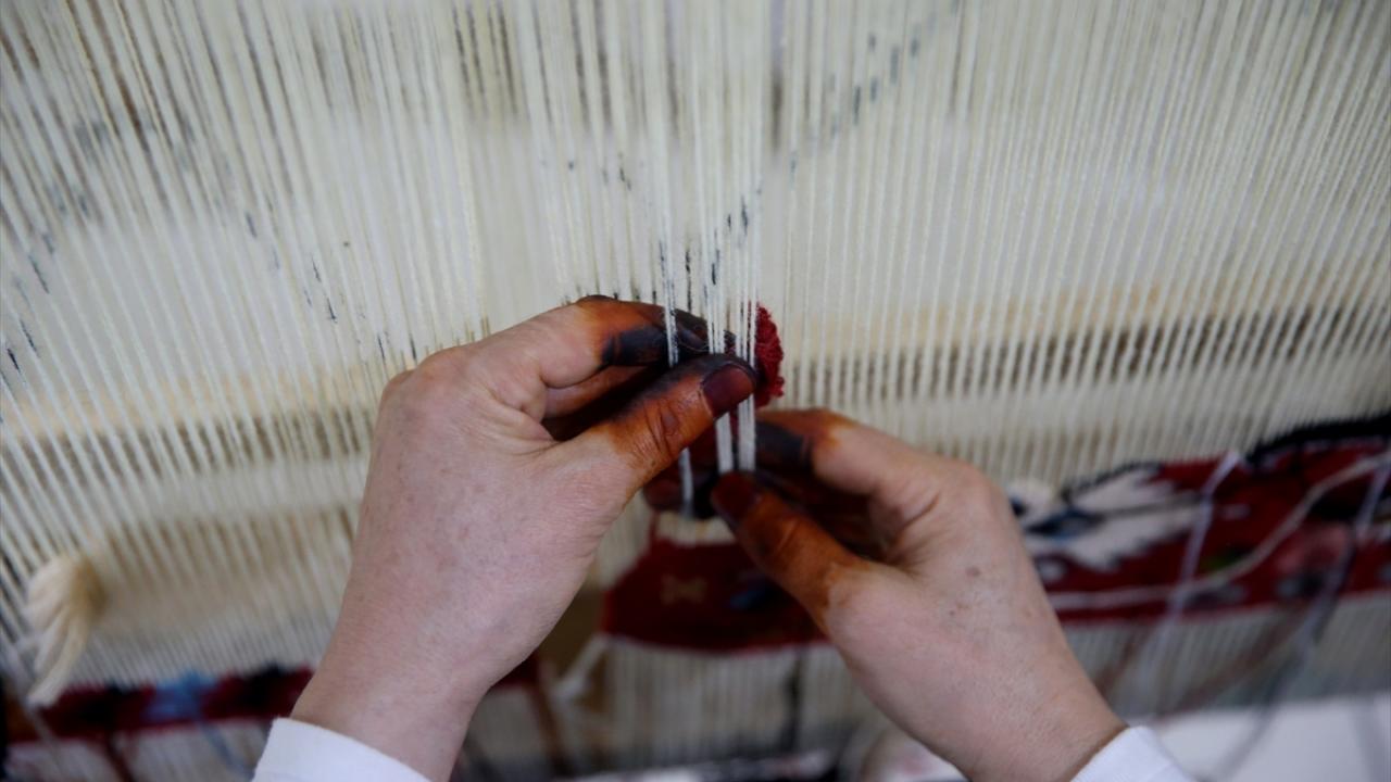 "Sarız kiliminin tarihi neredeyse Türklerin tarihiyle eşdeğer"