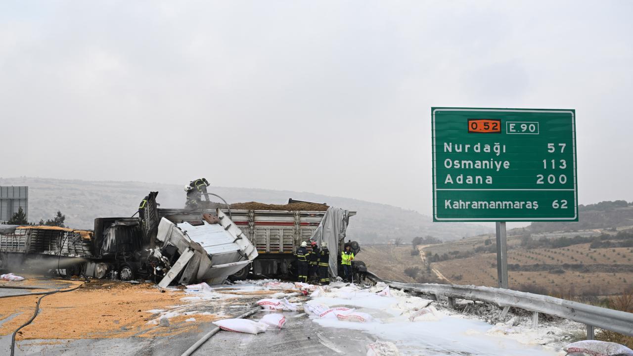 Gaziantep'te 3 tır çarpıştı, araçlar alev aldı