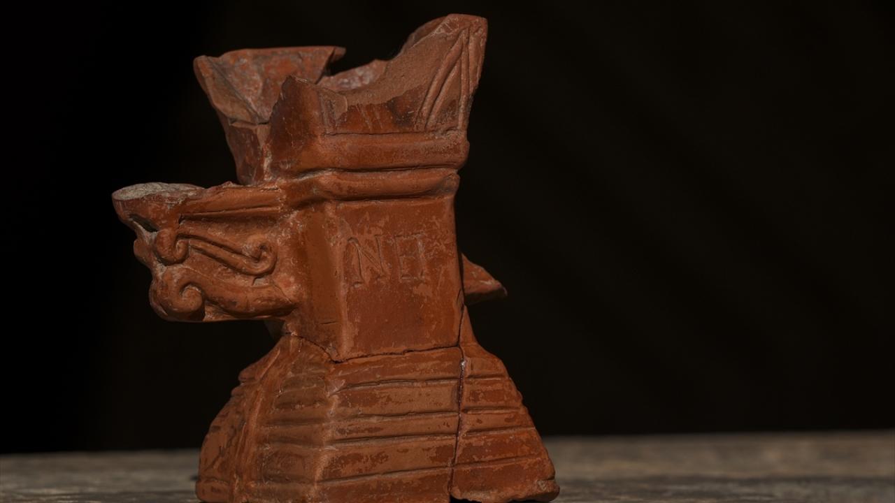 Serapis tasvirli tütsü kabı