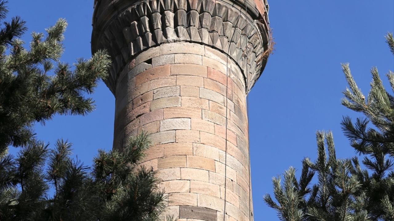 "Saatin altında İbrahim Hakkı Hazretleri`nin oğlunun yazısı var"