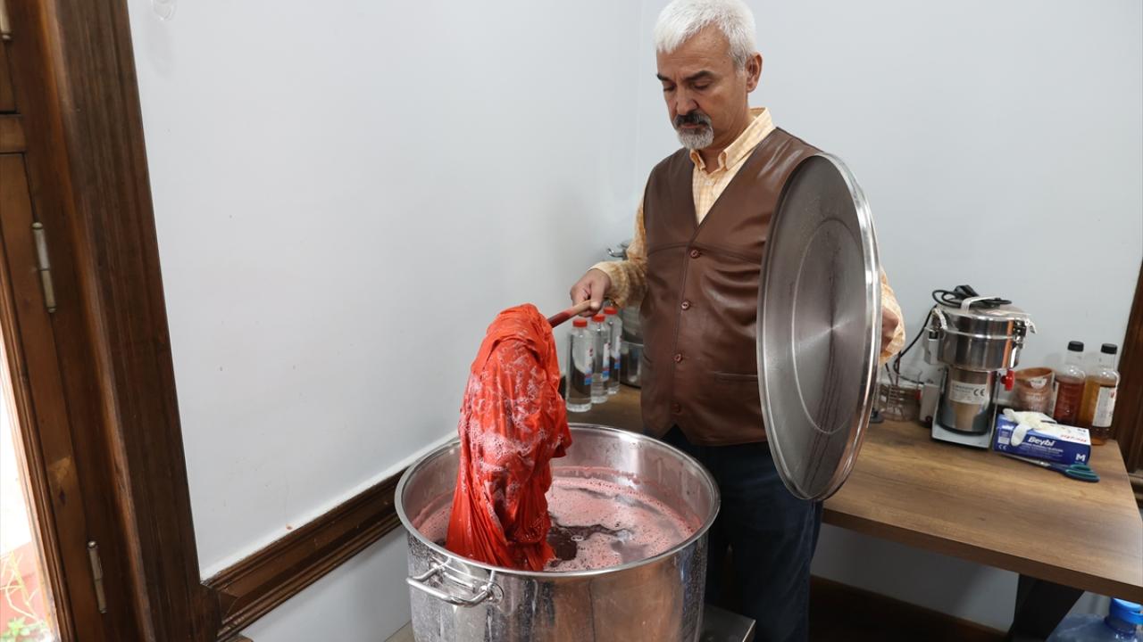 Kırmızının kumaşla buluşması